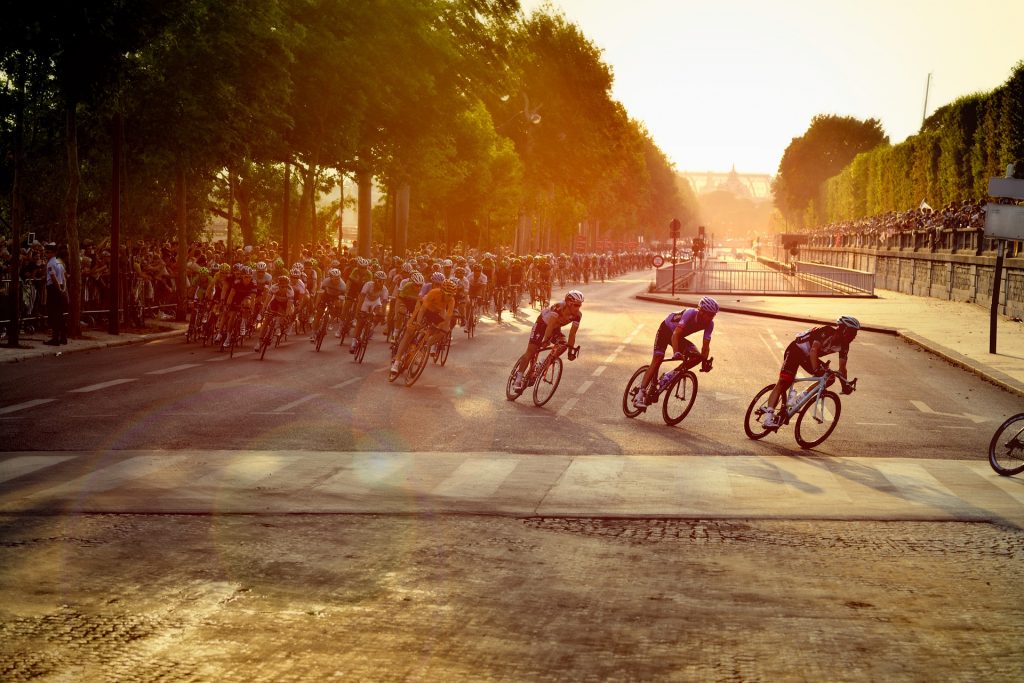 cyclists-601591_1920.jpg